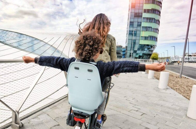Fiets mee op vakantie? Denk ook aan een goed fietsstoeltje!